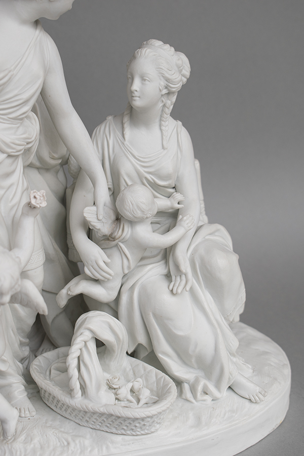フランスアンティークの彫像　女性とエンジェル.jpg